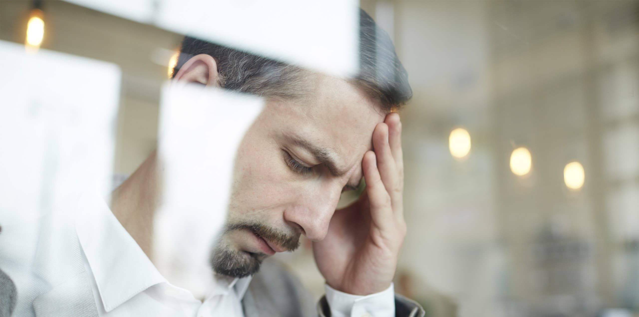 Suicidio y salud mental en el trabajo: cómo prevenir desde la psicología y el bienestar organizacional