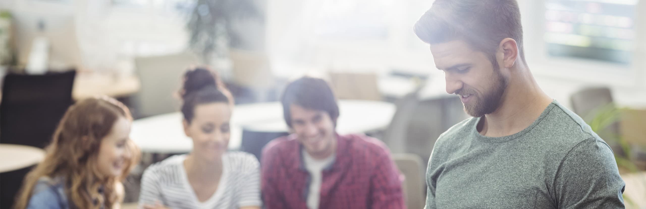 Minimalismo profesional: el nuevo pacto de la Generación Z con el trabajo